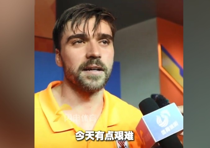 澤卡：主場踢國安太重要了，我?guī)鰬?zhàn)到現(xiàn)在疼痛也未消退