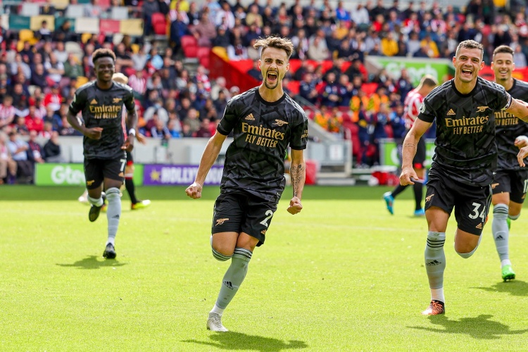 記者：法比奧-維埃拉正在接受漢堡方面安排的體檢中