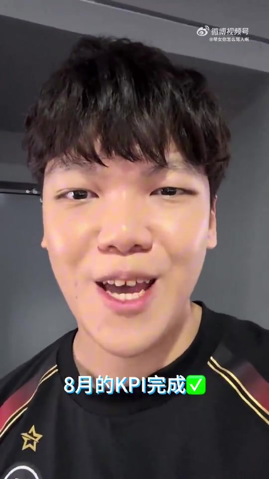 ??王剛張玉寧與球迷沖突全程：被挑釁后從電梯沖出來與球迷對(duì)噴