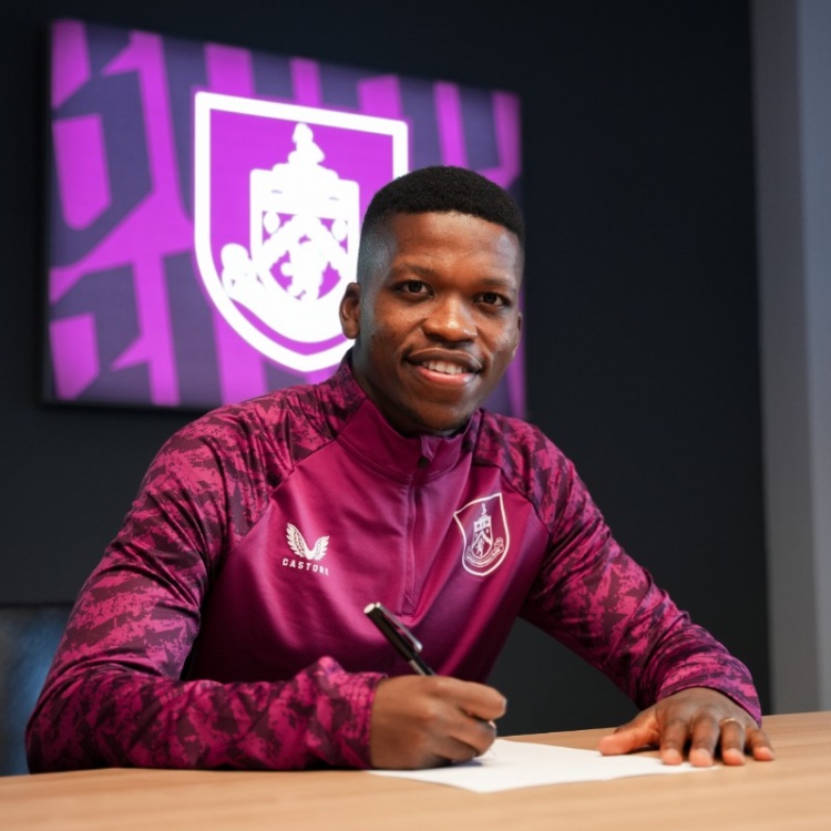 官方：伯恩利租借本菲卡中場弗洛倫蒂諾-路易斯，明夏可選擇買斷