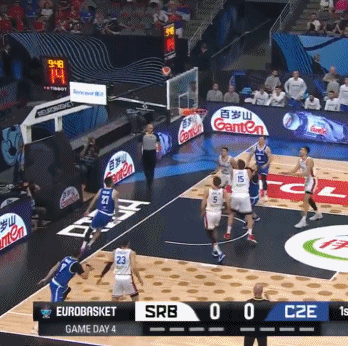 和這樣的人打球太爽了！約基奇神仙四分衛(wèi)長傳送隊友上空籃