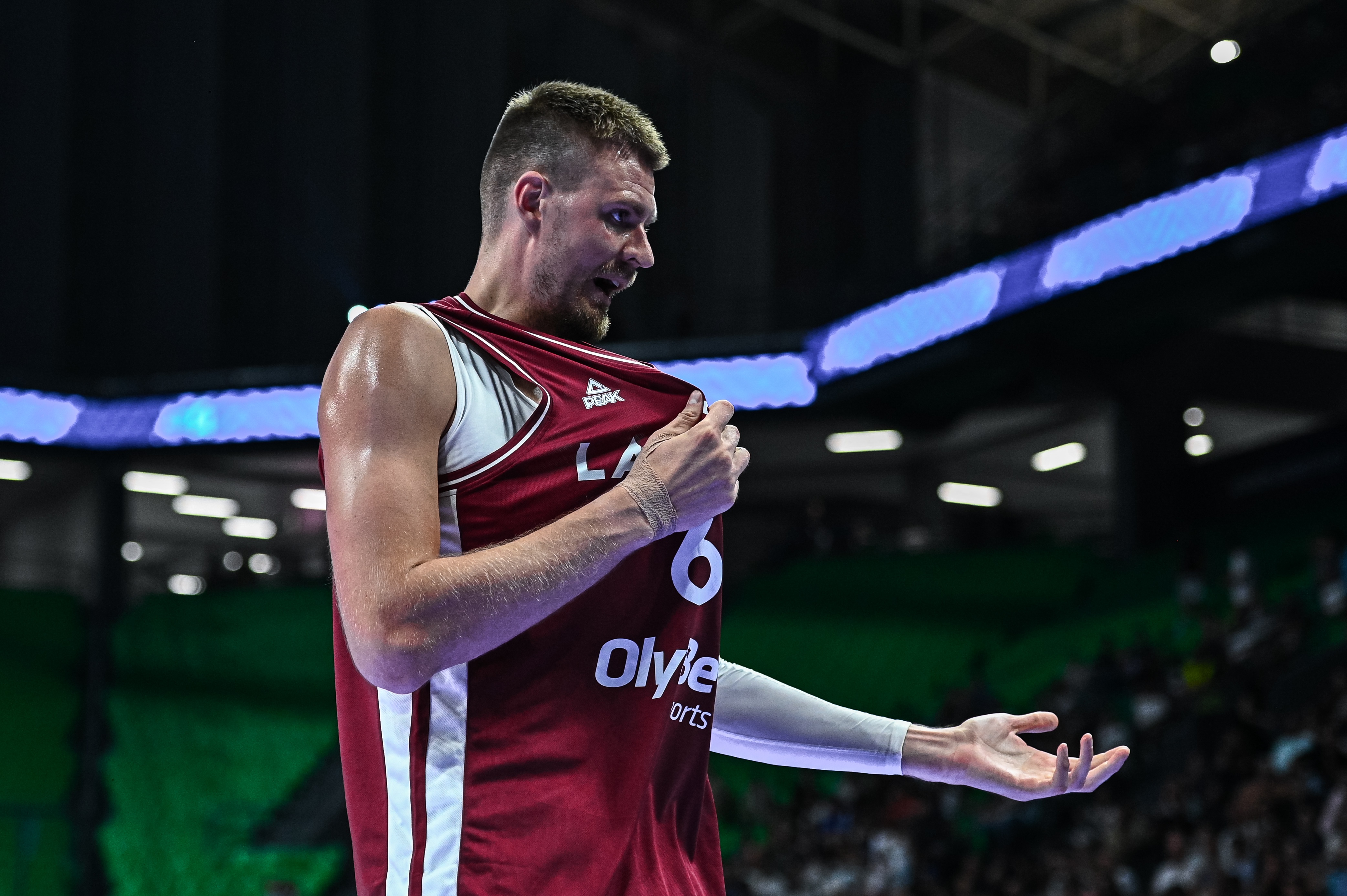 外線狂飆！拉脫維亞上半場(chǎng)射進(jìn)11記三分 第二節(jié)單節(jié)轟出27-7