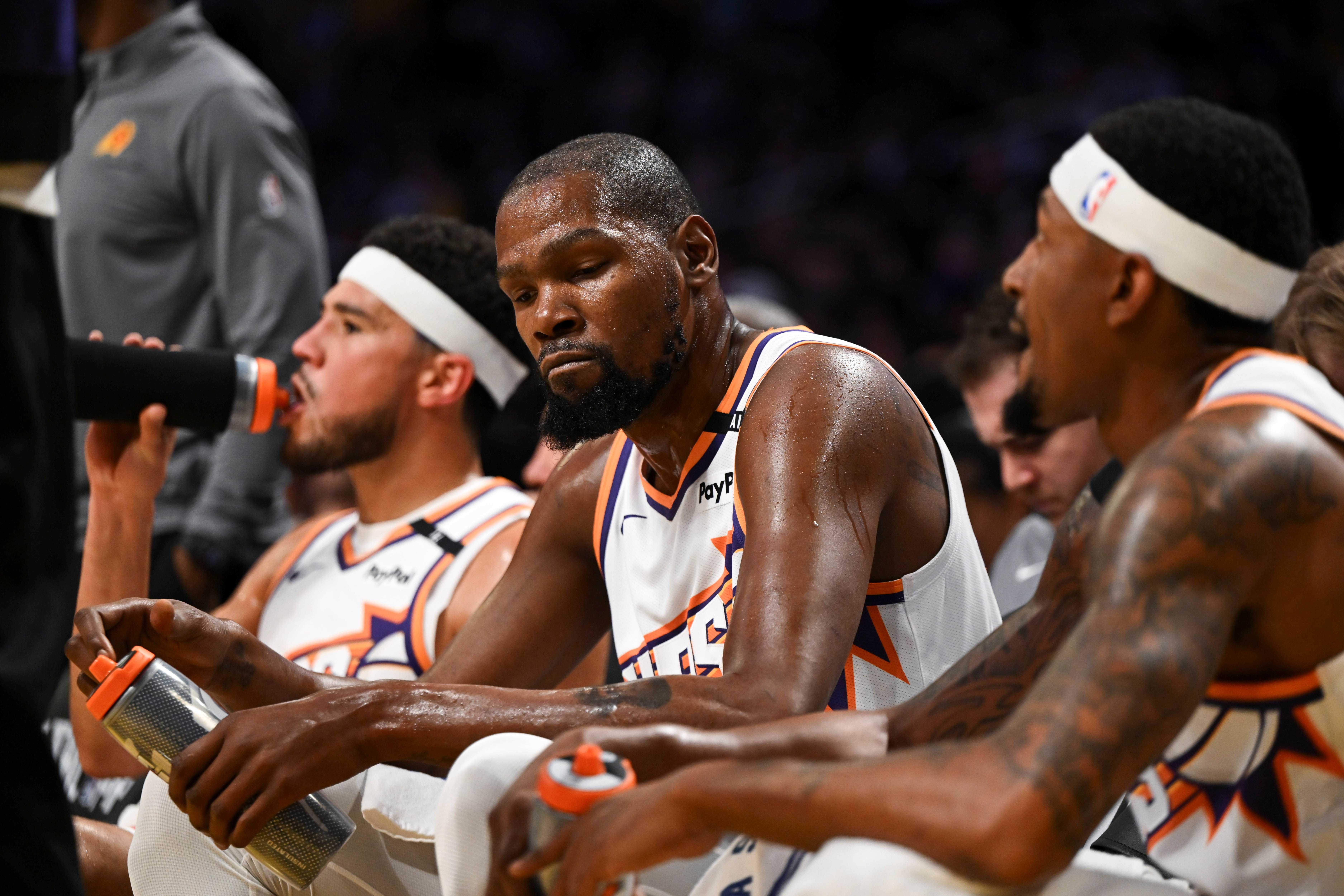 米西奇：布克的領(lǐng)導(dǎo)力其實(shí)很扎實(shí)但處于KD的陰影下 比爾非常職業(yè)