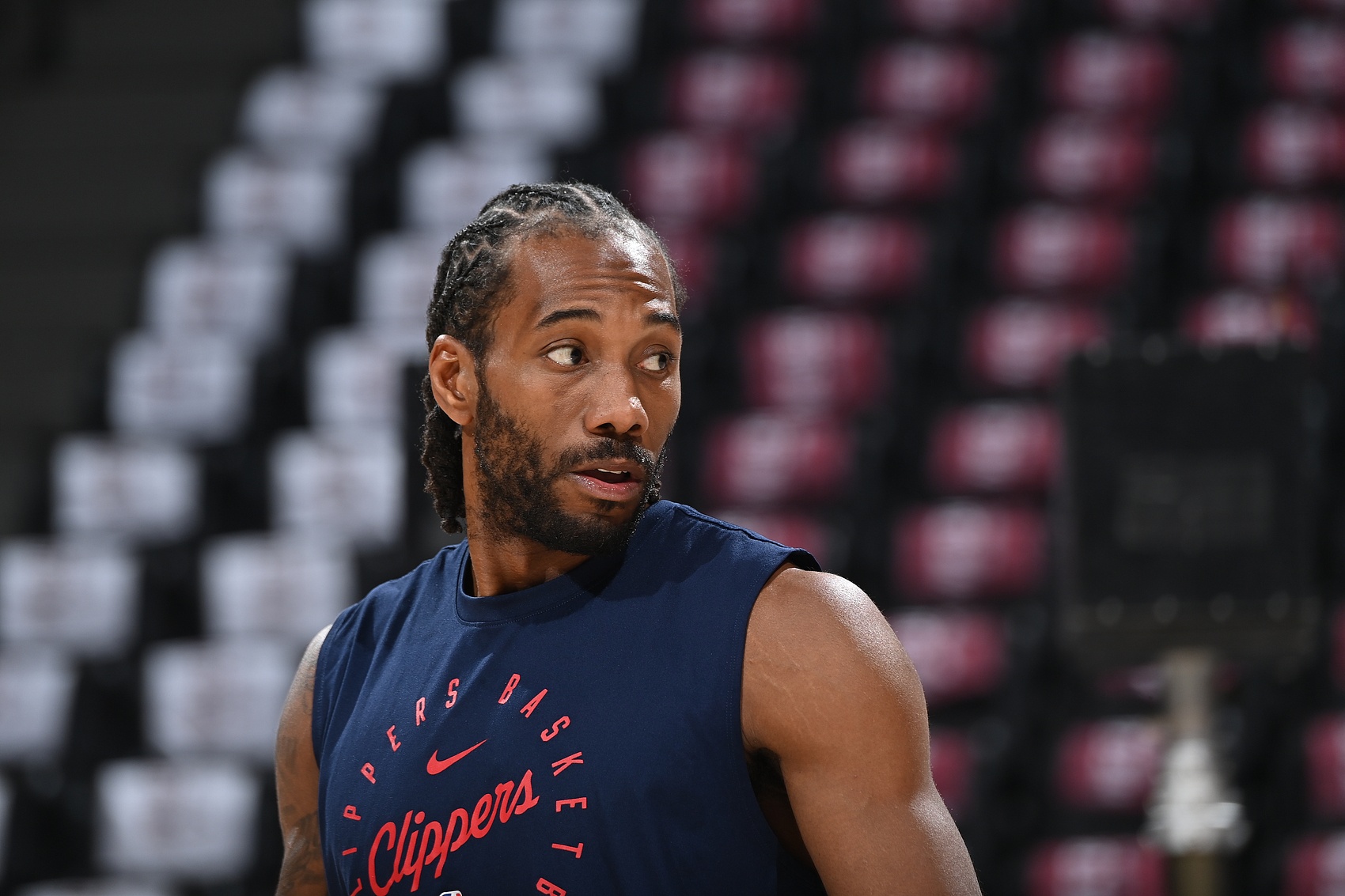 美記：有些隊(duì)會(huì)在規(guī)則邊緣小規(guī)模試探 像小卡這么夸張還是頭一次