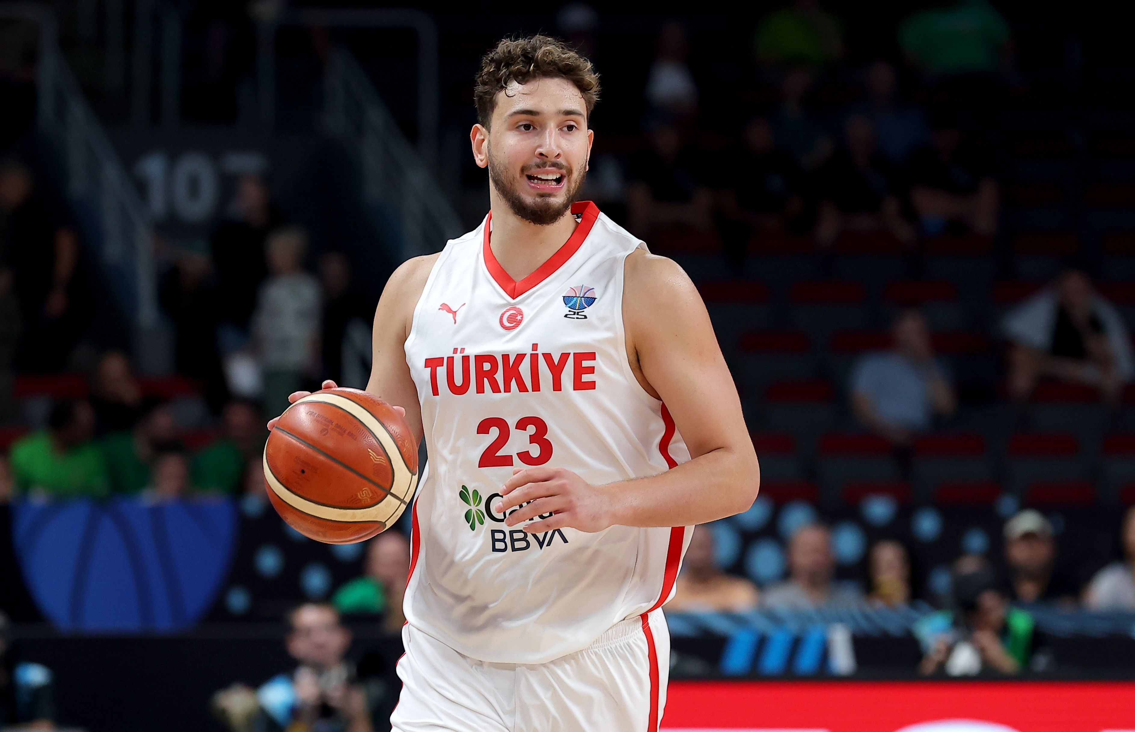 真起飛??申京7戰(zhàn)7勝7次獲評單場最佳 歐錦賽場均21.6+10.9+7.1