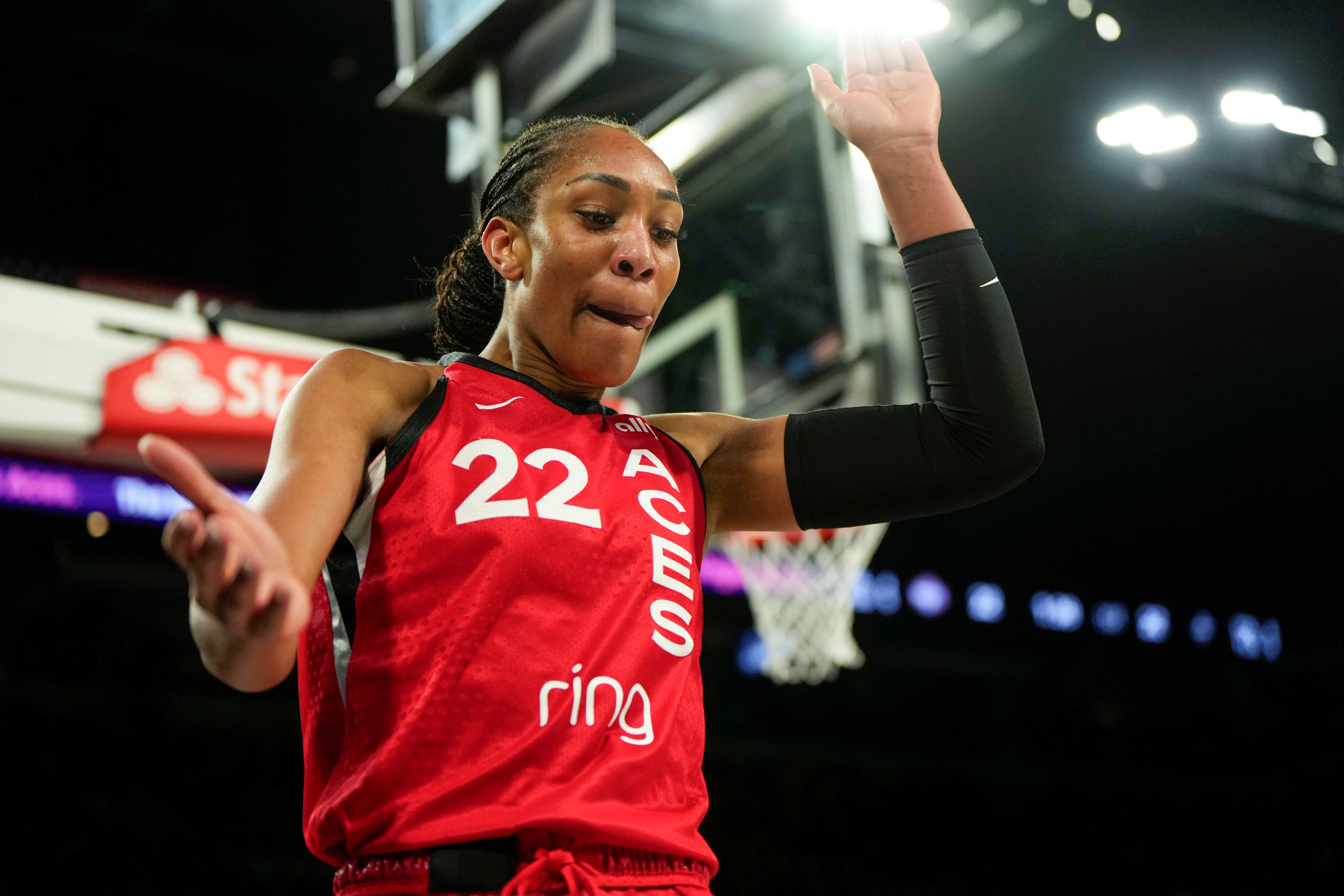 無解！阿賈-威爾遜17中9轟23分19板4助2斷4帽 提前下場不刷第20板