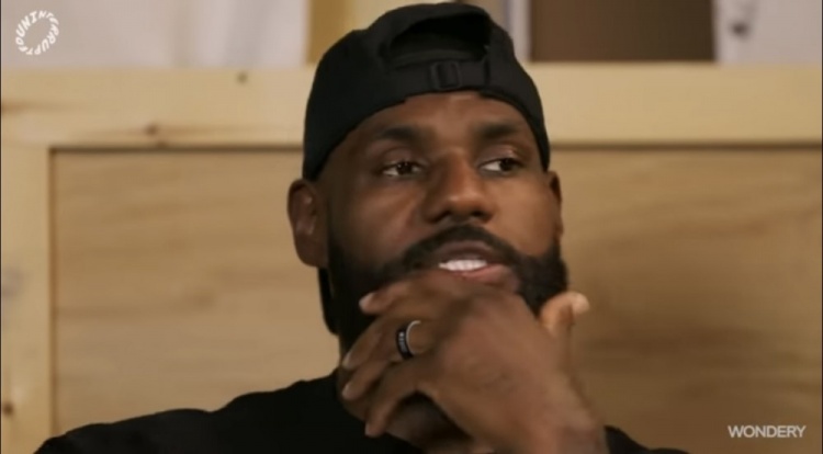 詹姆斯+三角進(jìn)攻=GOAT？詹姆斯此前分析：三角進(jìn)攻不適合現(xiàn)代籃球