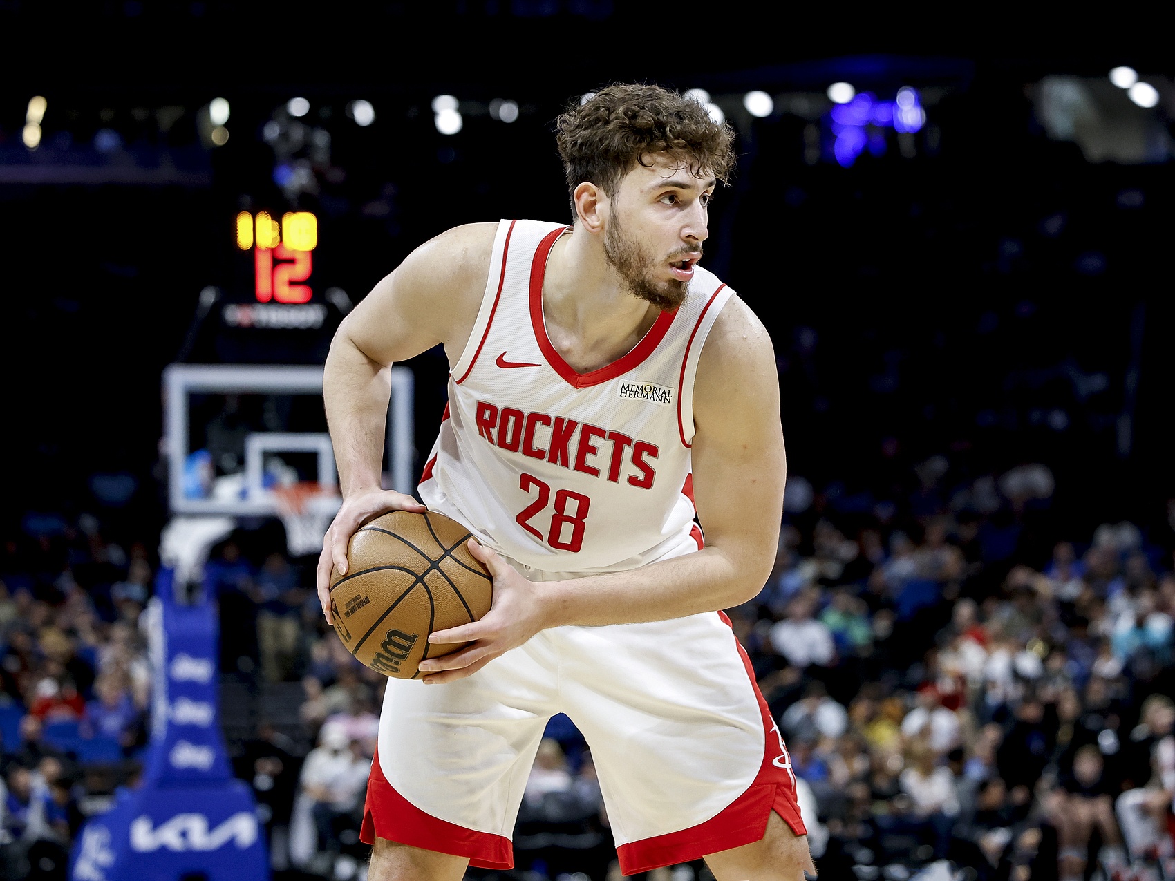 斯通：申京不是31歲的老將 他還很年輕他需要繼續(xù)進步啊