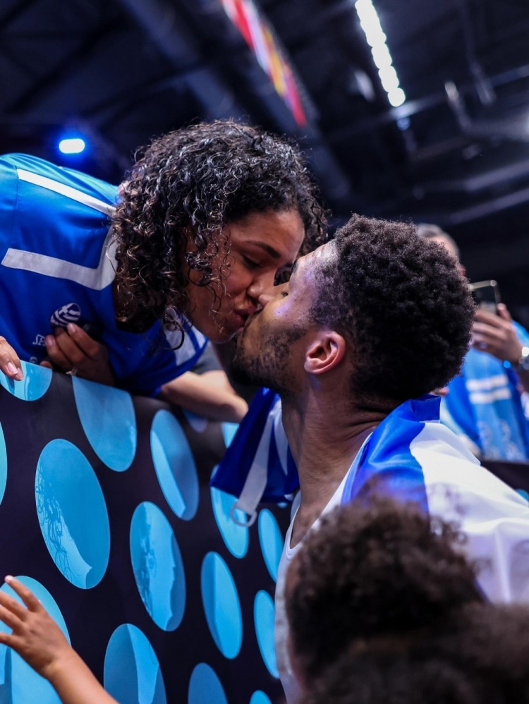 妻子深情表白字母：我的男人 你的一切成就都是靠自己努力得來的