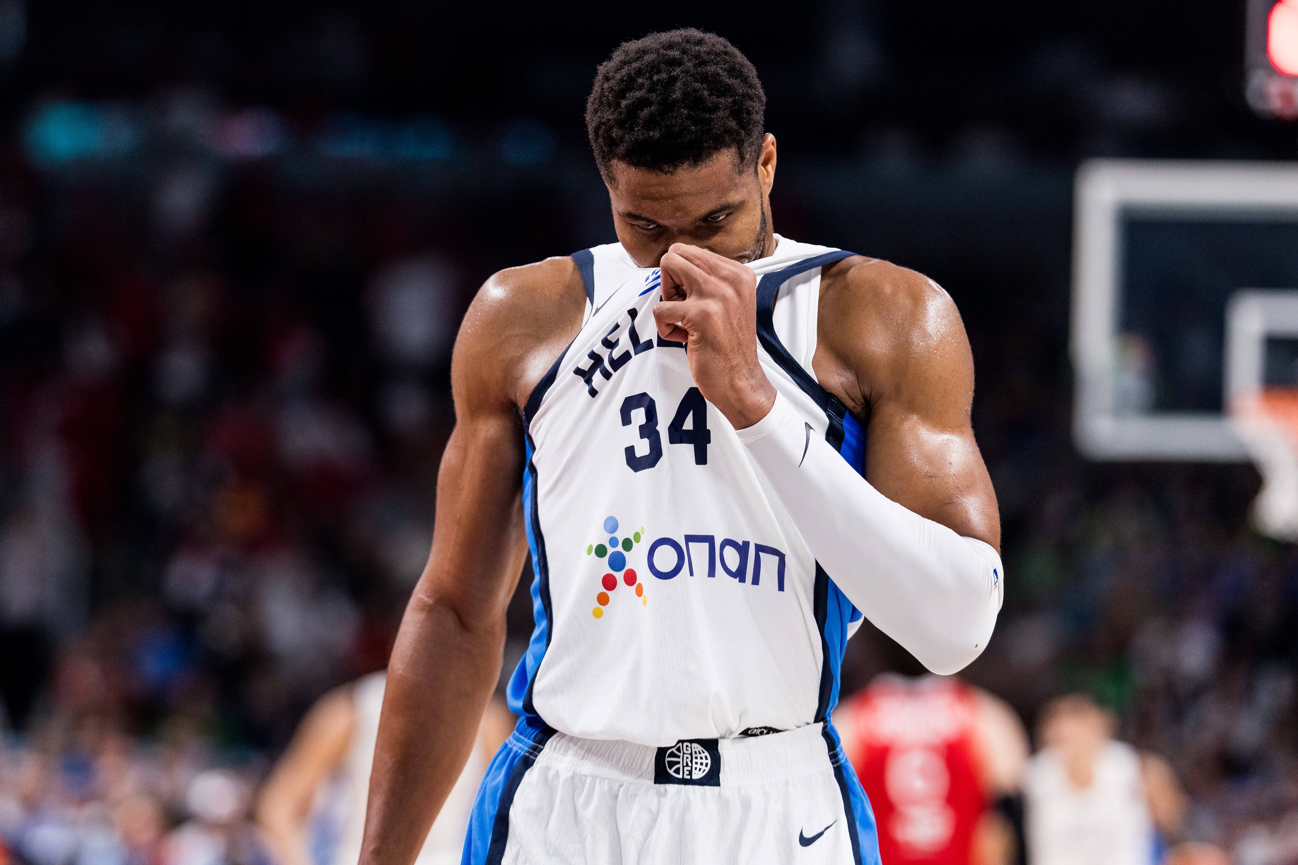 無(wú)人能擋！字母一掃上場(chǎng)陰霾 11中9攻防拉滿砍30分17板6助2帽1斷