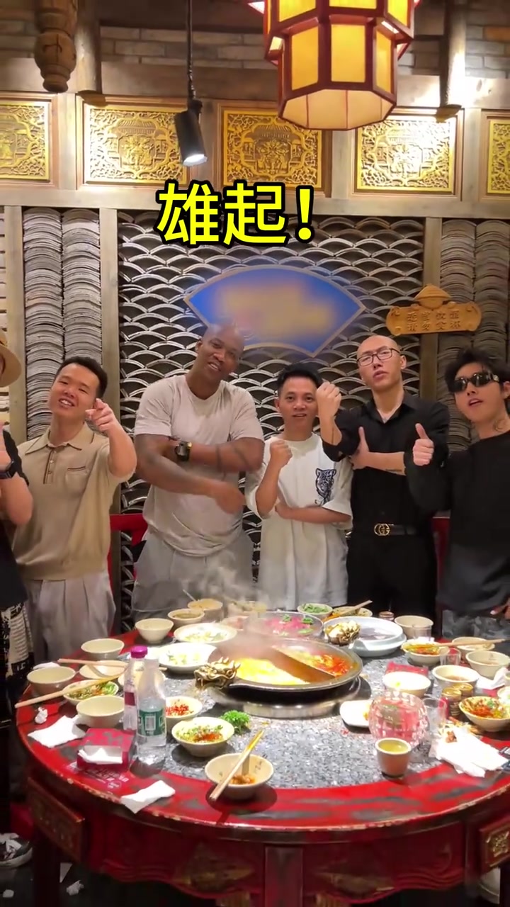 馬布里游成都：中國很神奇 無論你去哪都能享受到最好的特色美食