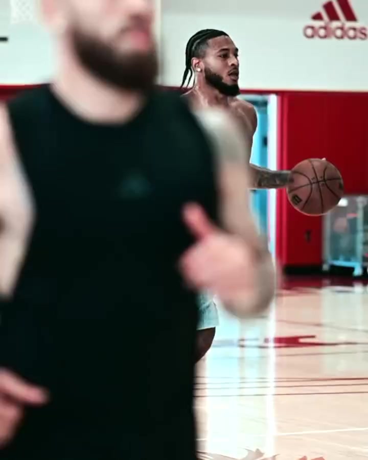 下賽季可勁掄！惠特摩爾更新社媒曬出自己夏日特訓(xùn)集錦