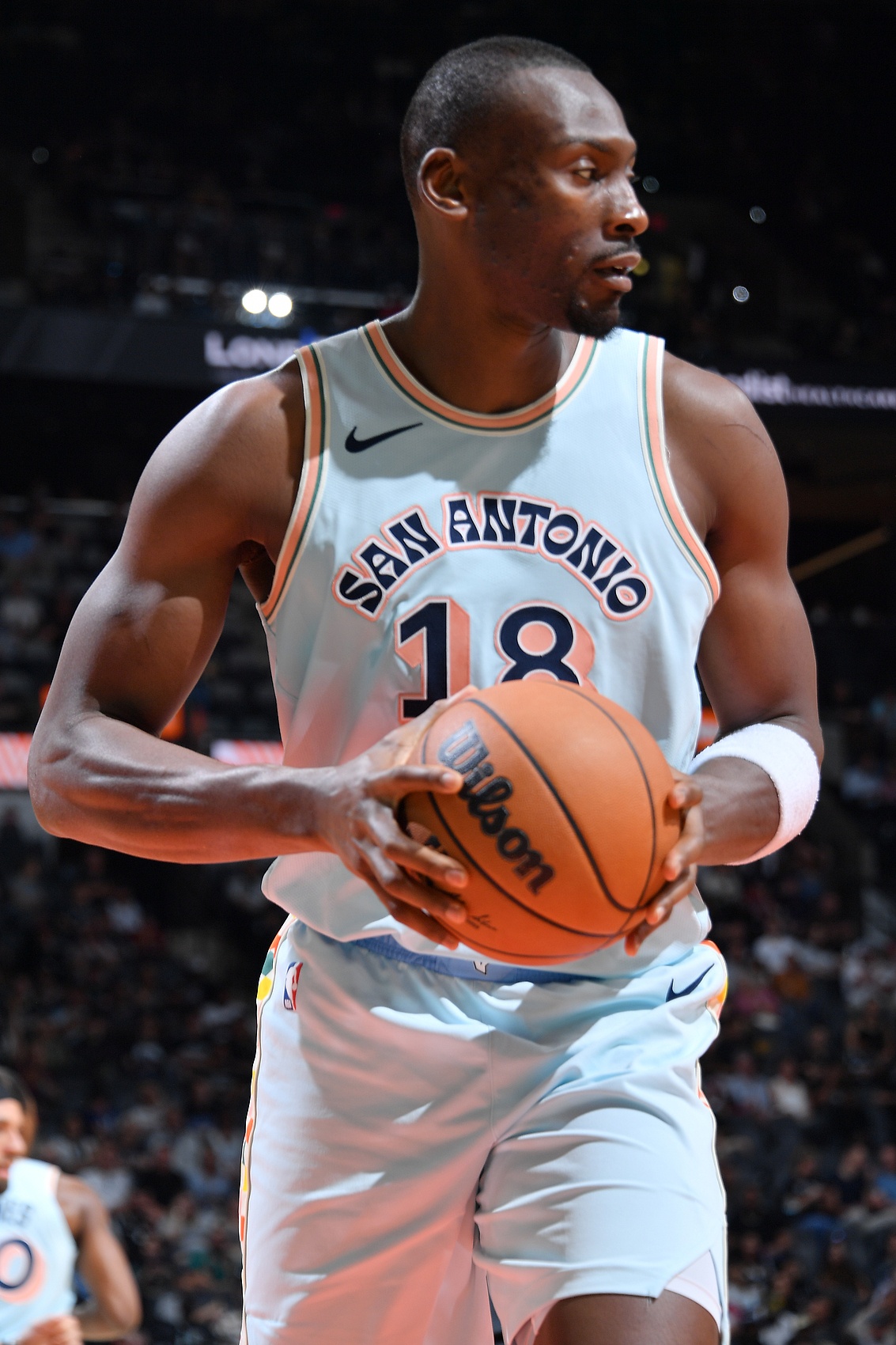 Shams：比永博一年合同重返馬刺 開啟生涯第15個(gè)賽季！