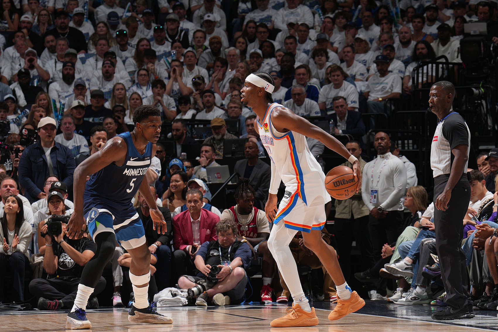 隊(duì)記：愛(ài)德華茲完全淡出了社交媒體 一門心思打磨球技