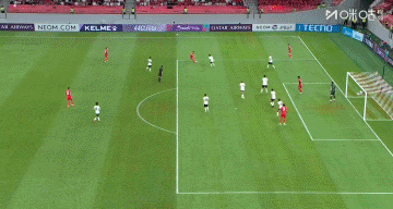 再錯(cuò)失良機(jī)！古斯塔沃倒鉤，李圣龍頭球接力攻門，可惜頂?shù)锰? 
                                         class=