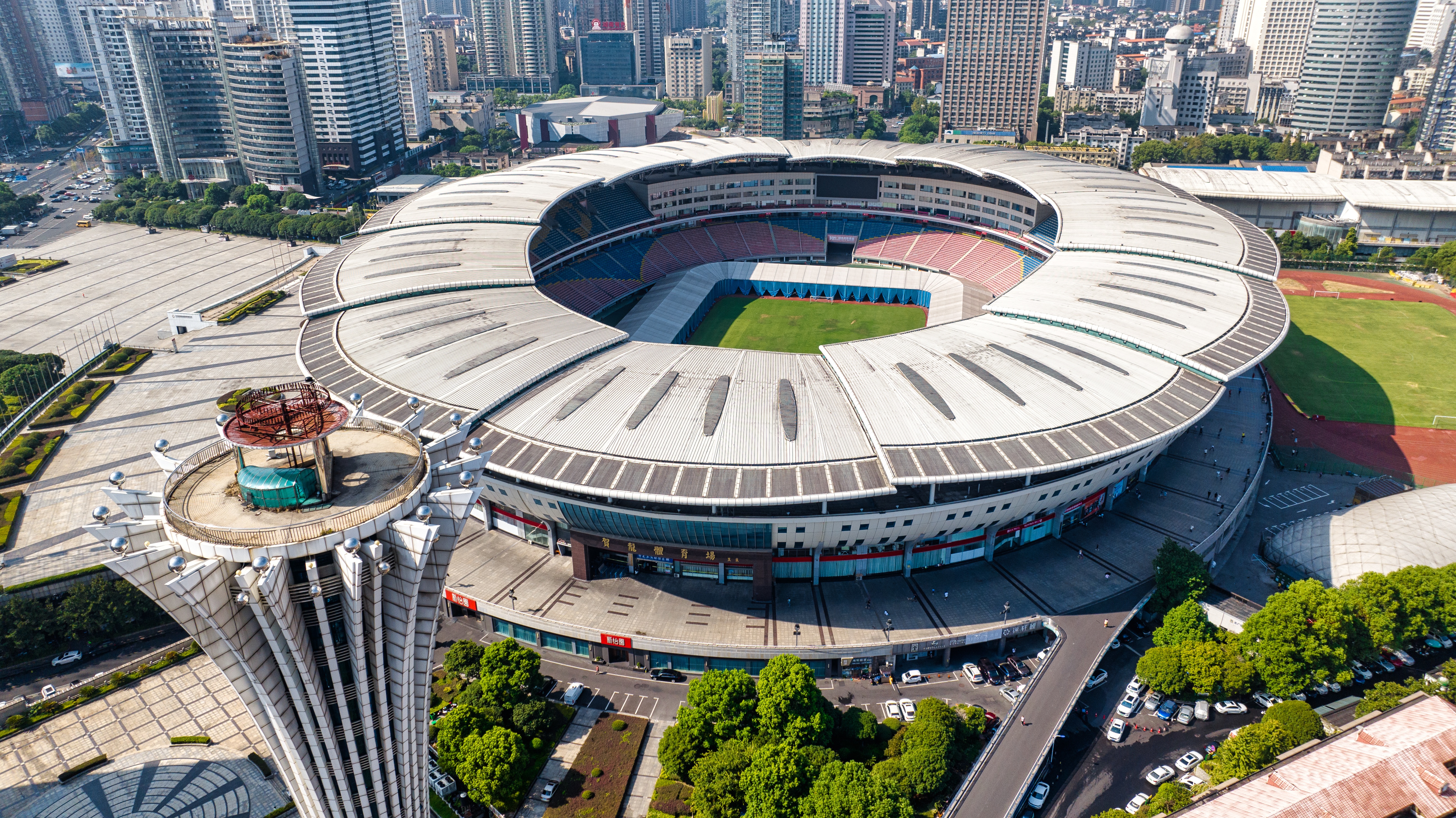 中國(guó)體育報(bào)：“超字號(hào)”賽事讓大家看到了足球該有的樣子