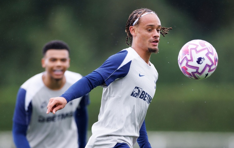 西蒙斯：我真的很高興加盟熱刺，球隊(duì)的心態(tài)就是要贏得更多獎(jiǎng)杯