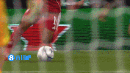 差一點，薩拉赫內(nèi)切兜射遠角，稍稍偏出
