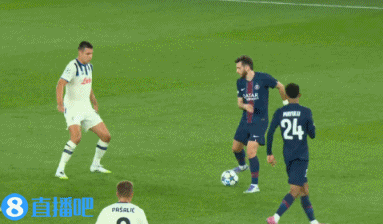 閑庭信步！K77流暢盤帶連過多人，隨后被犯規(guī)倒地