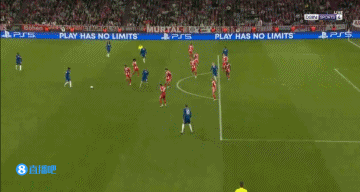 桑托斯挑傳，帕爾默插上破門，但越位在先進球無效