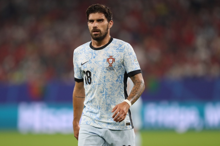 曼晚：冬窗魯本-內(nèi)維斯轉(zhuǎn)會(huì)費(fèi)僅1730萬(wàn)鎊，曼聯(lián)必須積極推進(jìn)