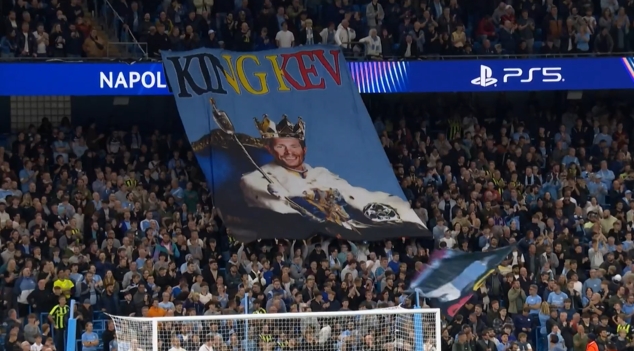 歡迎丁丁重回伊蒂哈德！球迷展示tifo：King 凱文！