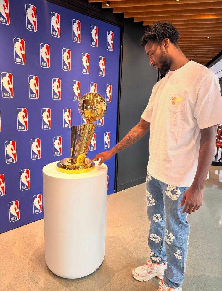 你對(duì)下賽季NBA最大膽的預(yù)測(cè)是什么？伊森母親：吾兒染指冠軍獎(jiǎng)杯