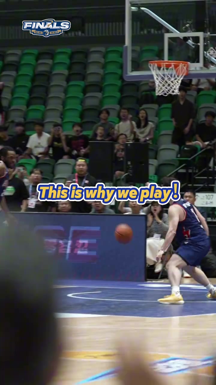 總決賽G2厄特爾接董健長(zhǎng)傳籃下打進(jìn) 引爆全場(chǎng)&多位球迷起身歡呼