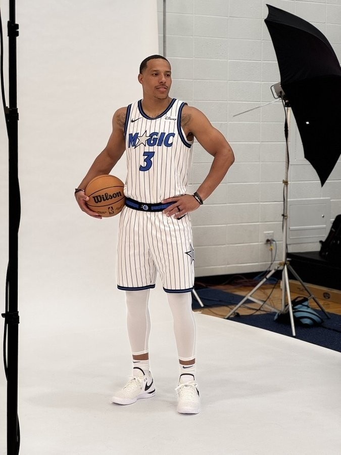 魔術(shù)新賽季氛圍火爆！貝恩在奧蘭多高速拋錨 反獲球迷熱情歡呼