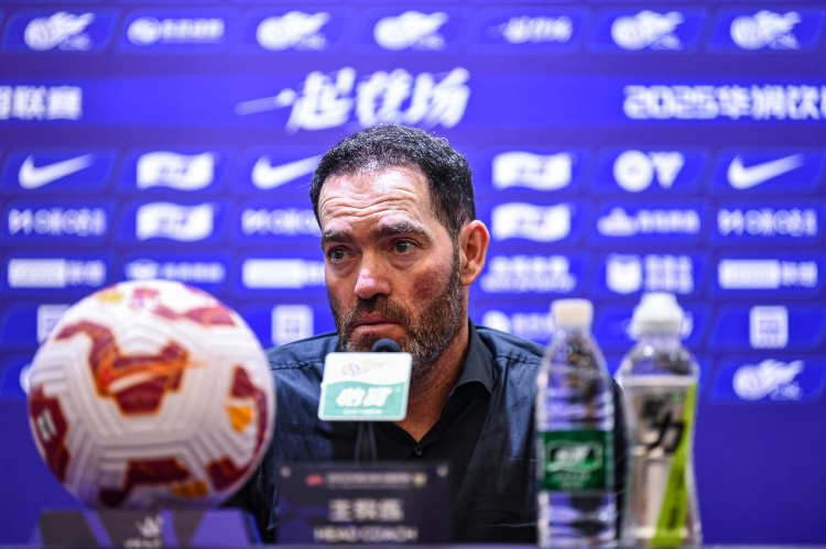 蘇亞雷斯：多兩個(gè)人作戰(zhàn)應(yīng)該把比賽拿下來，但沒有得到效果