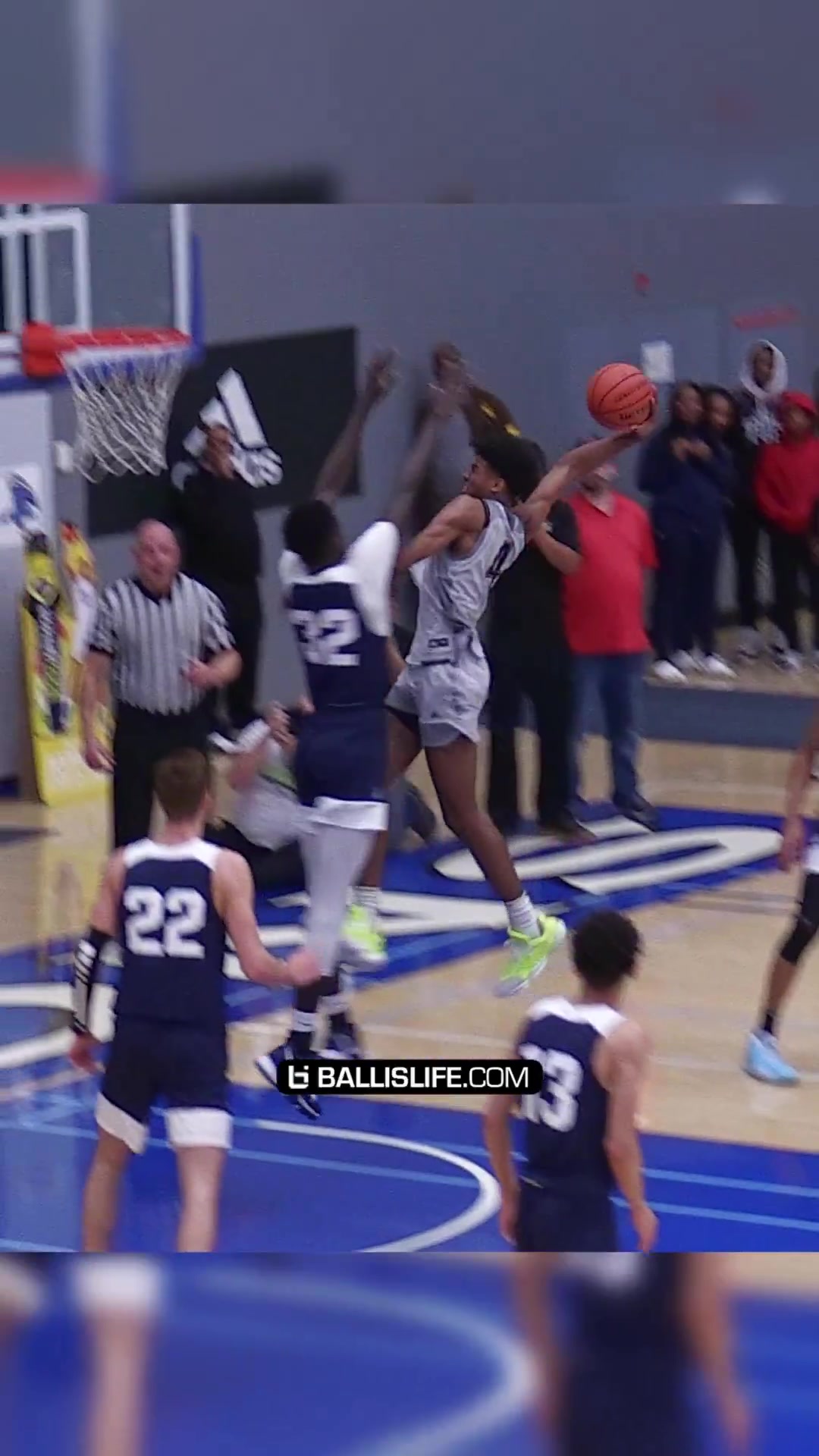 在太陽能否打出來？美媒曬杰倫-格林高中炸裂隔扣視頻 身體是真好