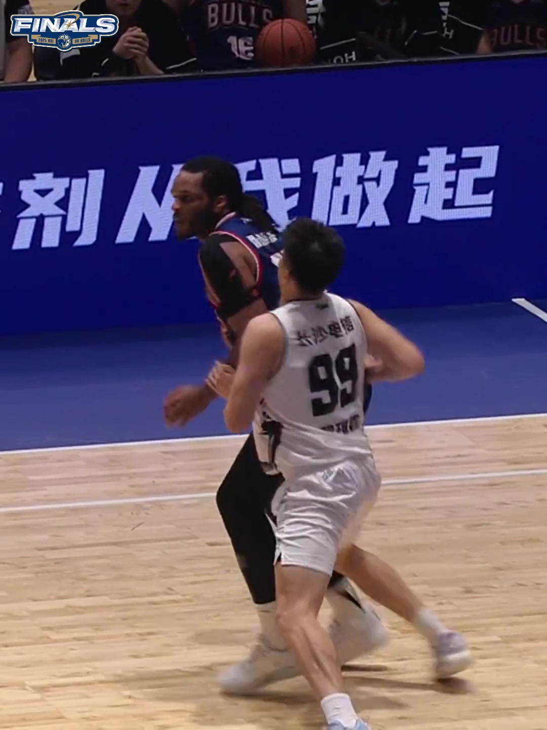 總決賽G3戰(zhàn)勝長(zhǎng)沙勇勝！一起跟隨視頻回顧金牛球員高光表現(xiàn)！