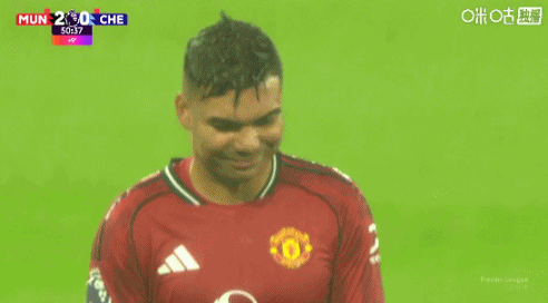 無奈，卡塞米羅吃紅牌后走下場時不停的搖頭