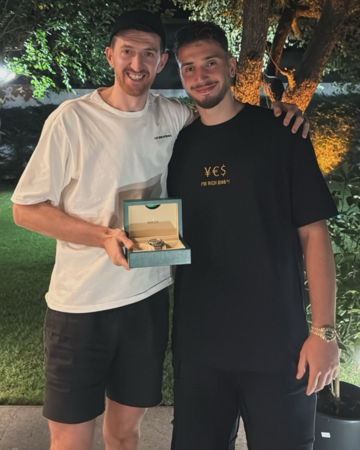 五年1.85億即將生效！申京贈送勞力士 胸前寫著：我老富了