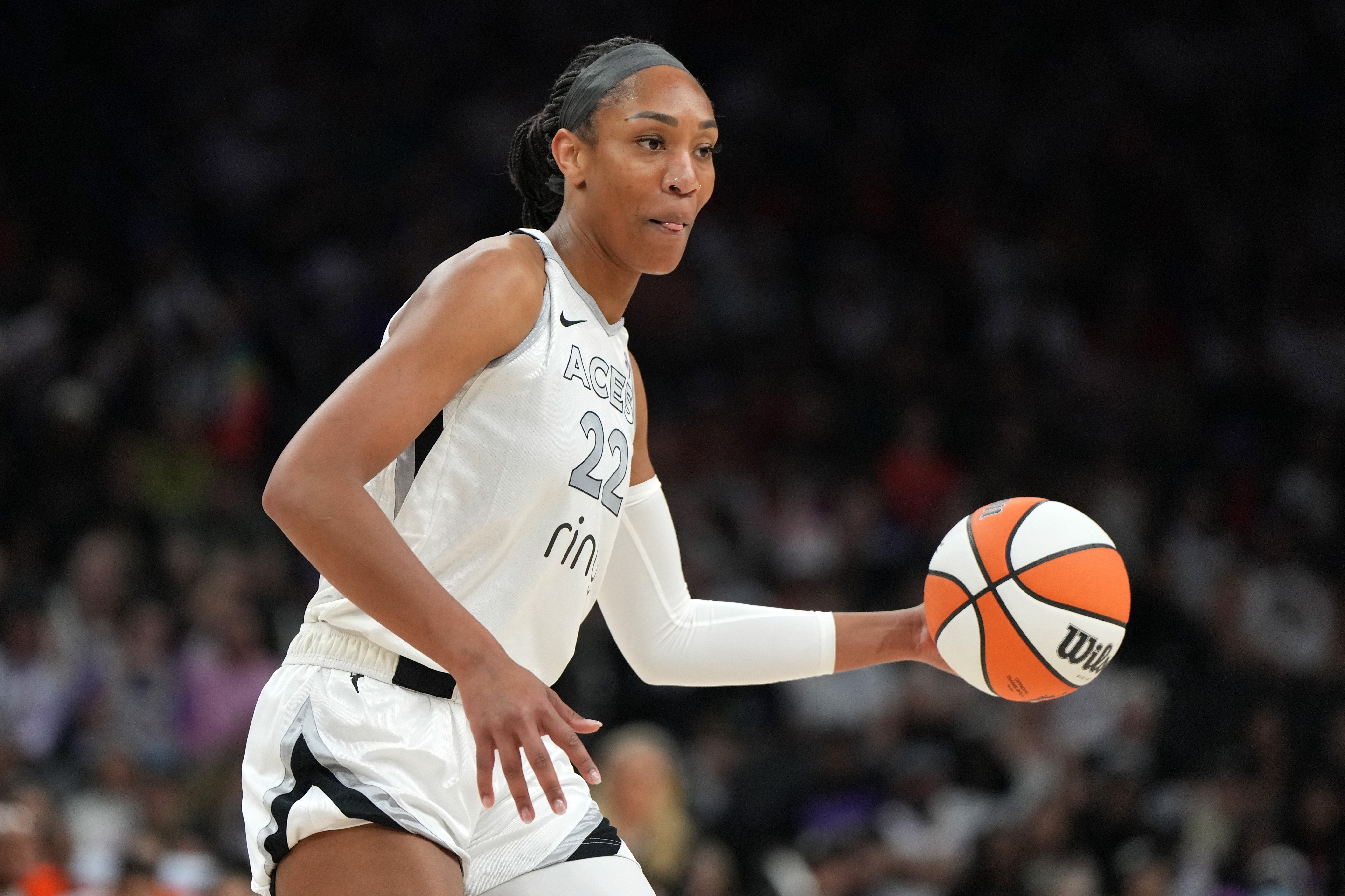 阿賈-威爾遜斬獲個(gè)人第4個(gè)常規(guī)賽MVP 將獲得15450美元獎(jiǎng)金