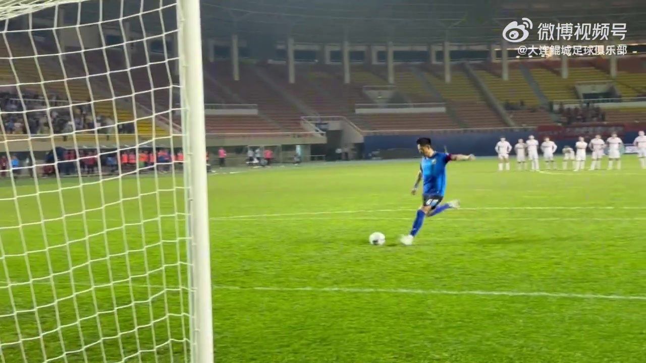 在大連鯤城客戰(zhàn)南通支云的比賽，宋志偉達(dá)成職業(yè)生涯300場里程碑