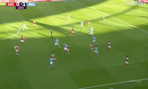 就是能扛能突！馬杜埃凱再次強(qiáng)行突破倒三角，可惜中路沒到位