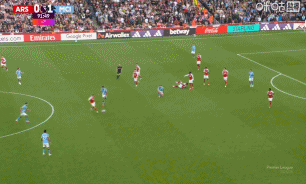 補(bǔ)時絕平！埃澤長傳助攻，馬丁內(nèi)利單刀吊射破門