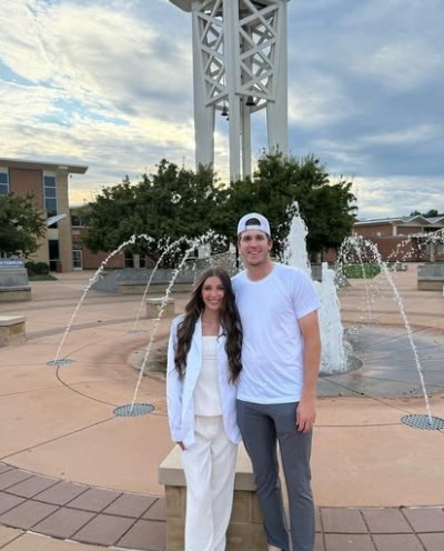 醫(yī)學博士在讀！里夫斯女友社媒曬美照 有才學有顏值！