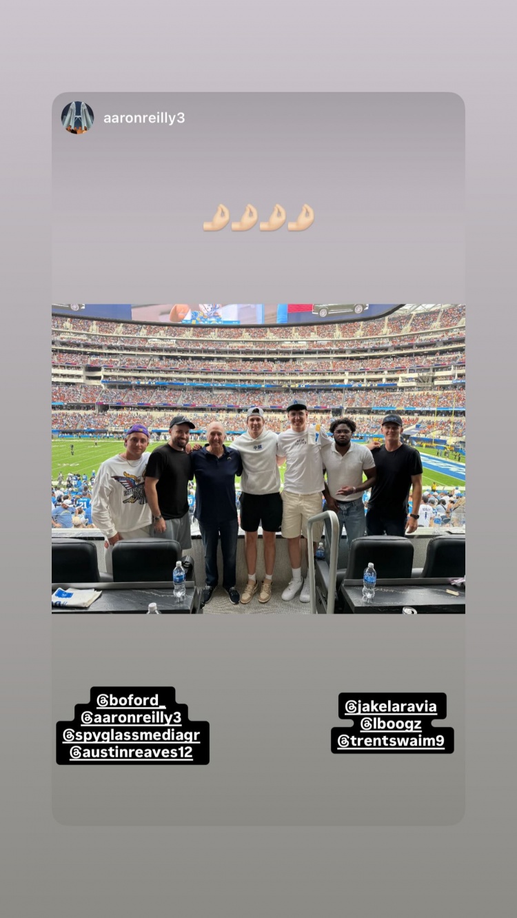 支持同城球隊(duì)！拉拉維亞與里夫斯現(xiàn)場(chǎng)觀看NFL洛杉磯閃電比賽