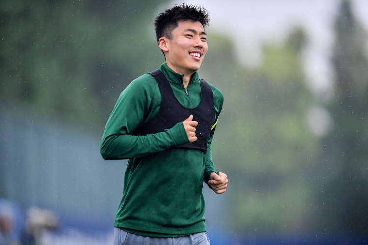 曾效力狼隊(duì)梯隊(duì)的何朕宇現(xiàn)身“蒙超”，打進(jìn)3球暫列射手榜第5位