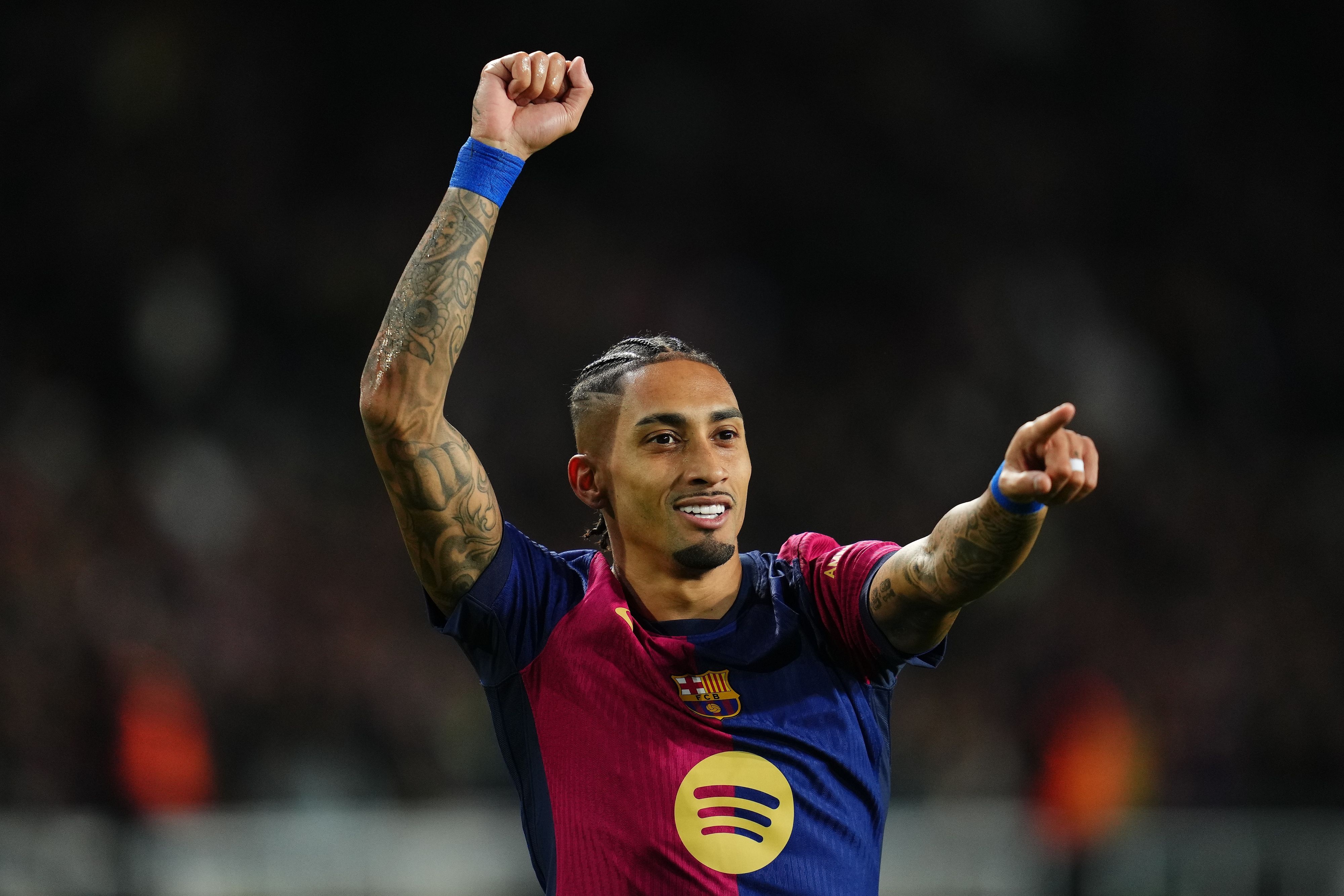 2025年拉菲尼亞各項(xiàng)賽事助攻16次，五大聯(lián)賽球員僅次于巴爾科拉