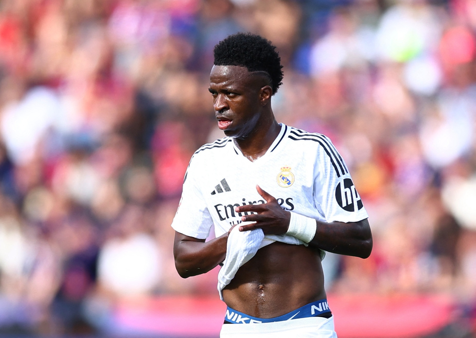 每體：連續(xù)5輪西甲未踢滿，維尼修斯不滿但阿隆索的耐心有限度