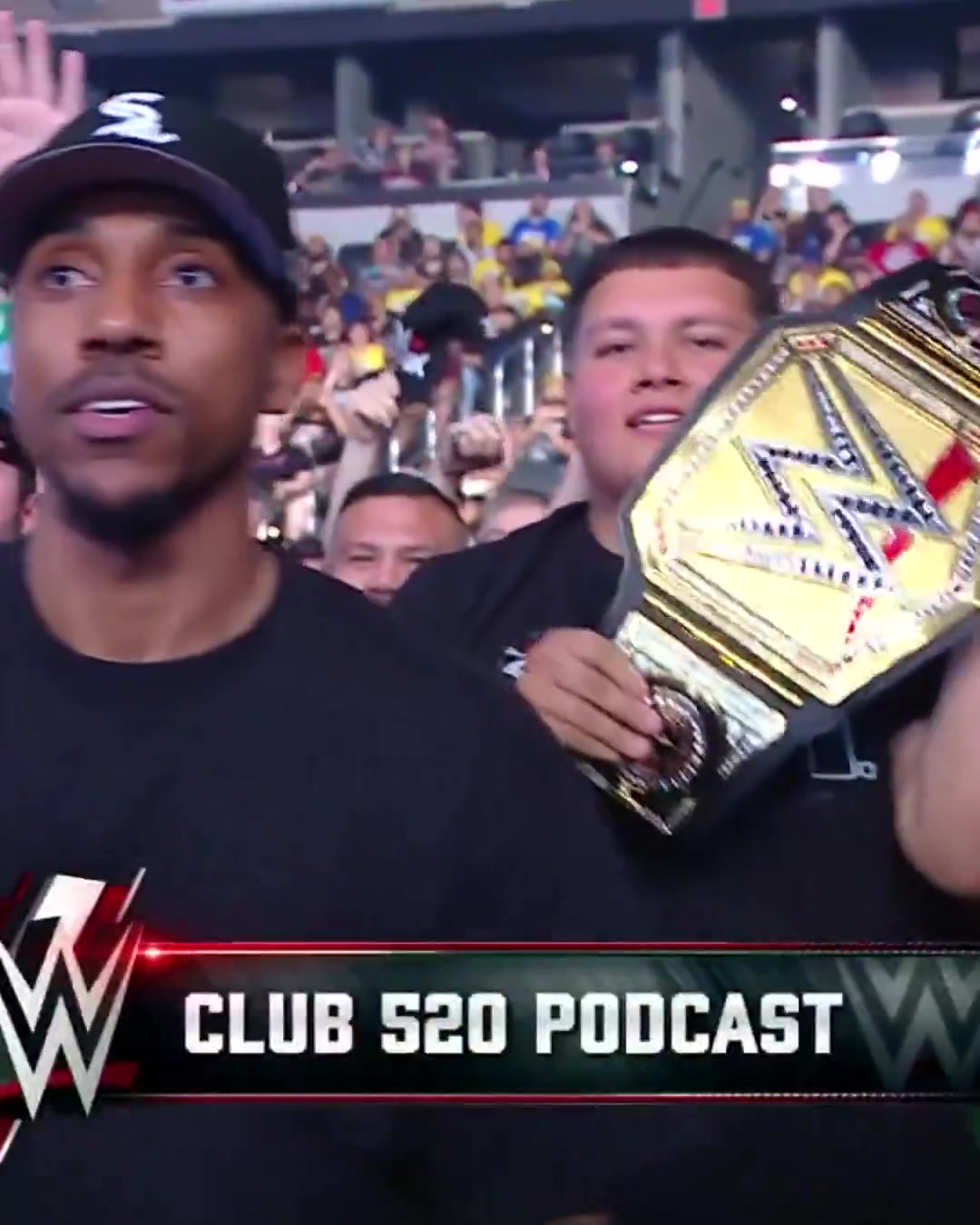 忠實摔迷！哈利伯頓和蒂格現(xiàn)場觀戰(zhàn)WWE“摔角狂歡”賽事