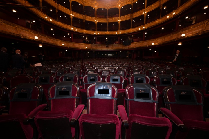 今年誰(shuí)C位？金球獎(jiǎng)官方曬照：現(xiàn)場(chǎng)準(zhǔn)備就緒，座位名單待揭曉