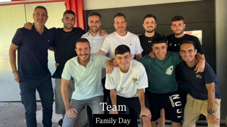 缺席頒獎典禮！本屆金球獎第11名佩德里曬家庭聚會合照