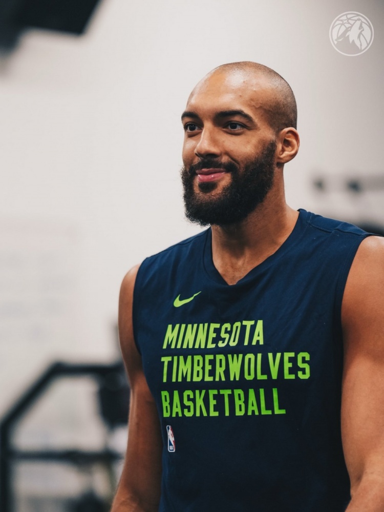 光頭造型引人注目！森林狼官方曬中鋒戈貝爾訓練照