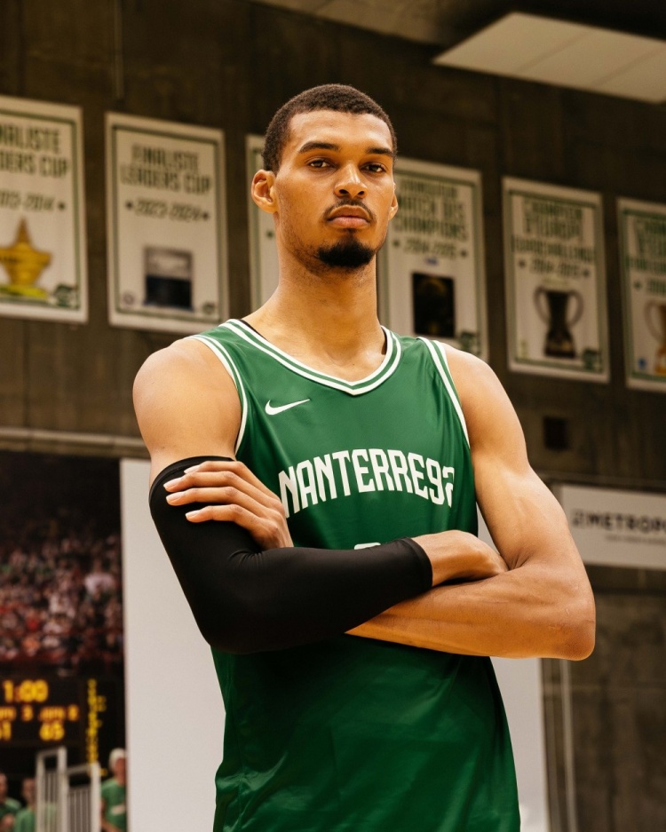 來時(shí)的路！文班亞馬為法甲老東家Nanterre 92拍攝新球衣宣傳照