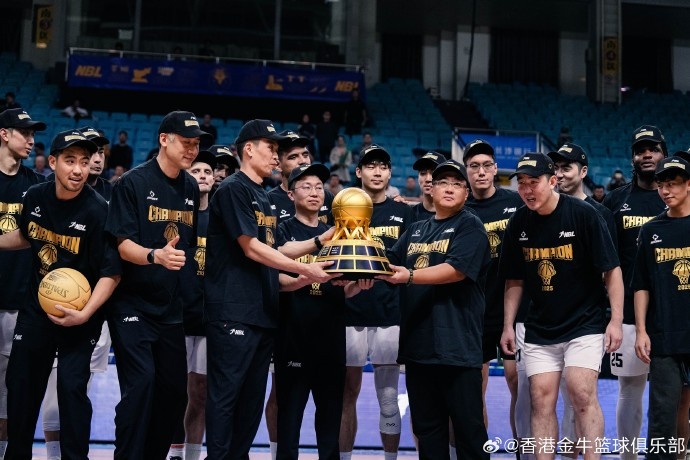 成功衛(wèi)冕，我們做到了！來看香港金牛奪冠頒獎圖集！