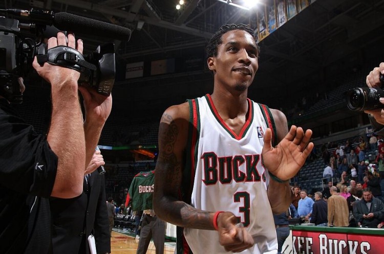 出道即巔峰代表！?！白钅贻p50分先生”詹寧斯36歲生日快樂??